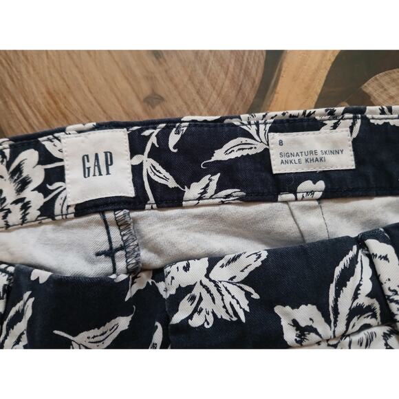 GAP Signature Skinny Ankle Khaki Black White All Over Floral Pants Size 8 - Picture 4 of 11